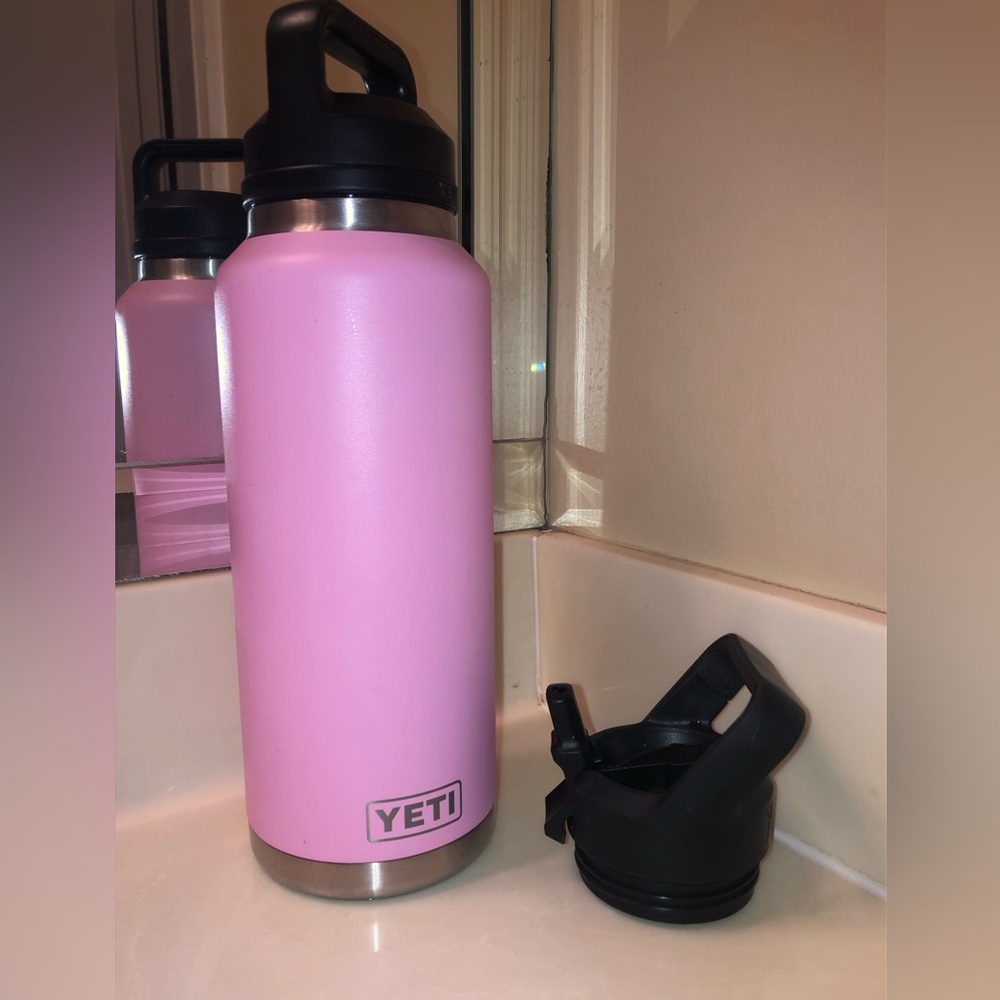 YETI 46oz limited edition color Power Pink Chug Rambler with extra Straw Lid - Picture 3 of 15